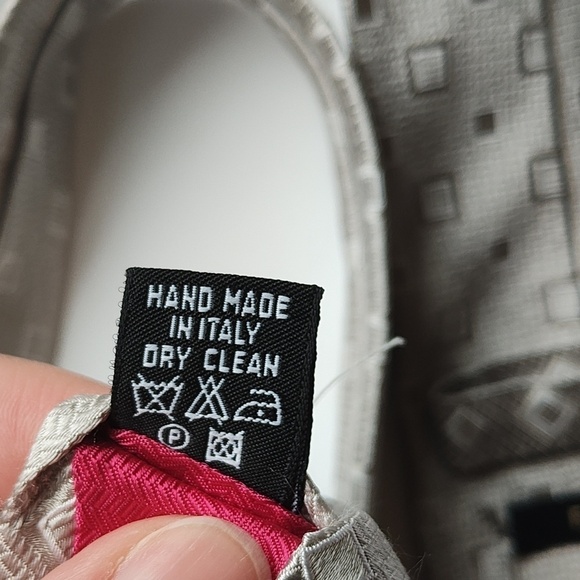 Silver Italian silk Escada tie handmade in Italy - Picture 6 of 6